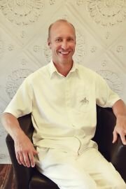 Dr. Nyari Zsolt - Dentist, dental surgeon specialized in implantologie, specialist for mouth and jawbone surgery - Master of Oral Medicine in Implantology